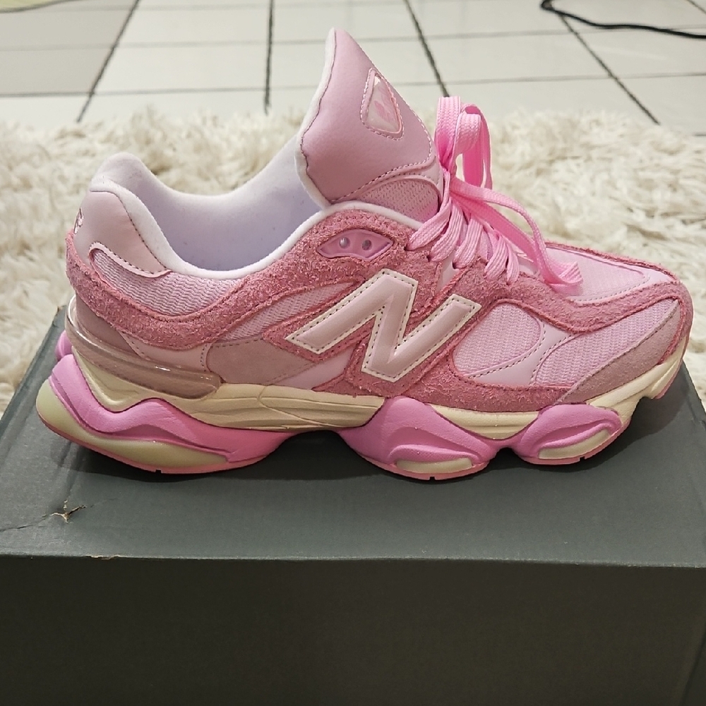 New Balance 9060 Cherry Blossom Colorway. - Picture 2 of 11